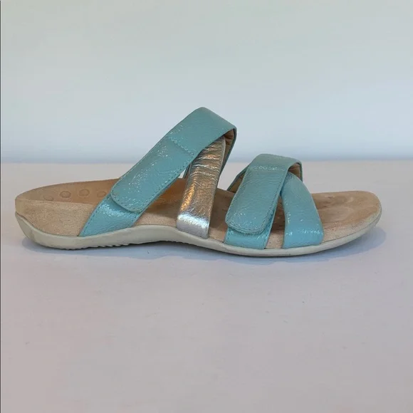 Vionic Hadlie Blue and Silver Sandal. Size 8 - Picture 3 of 6